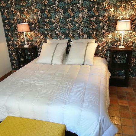 Le Paris Londres Bed and Breakfast Mesnieres-en-Bray Værelse billede